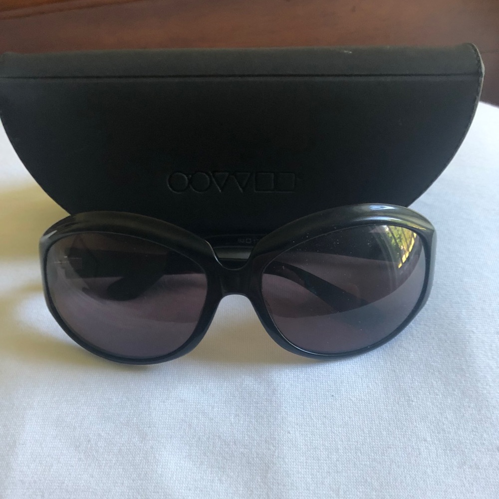 Oliver People’s La Donna sunglasses